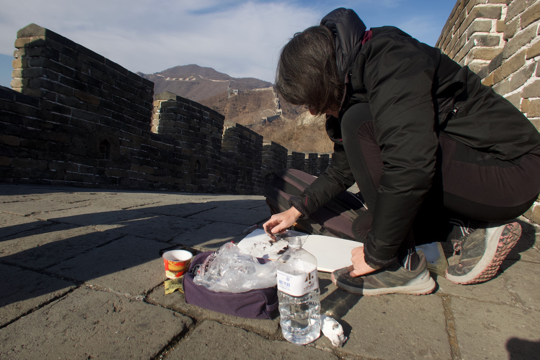 Chinese Ink Painting the Great Wall on location with traditional Chinese ink.