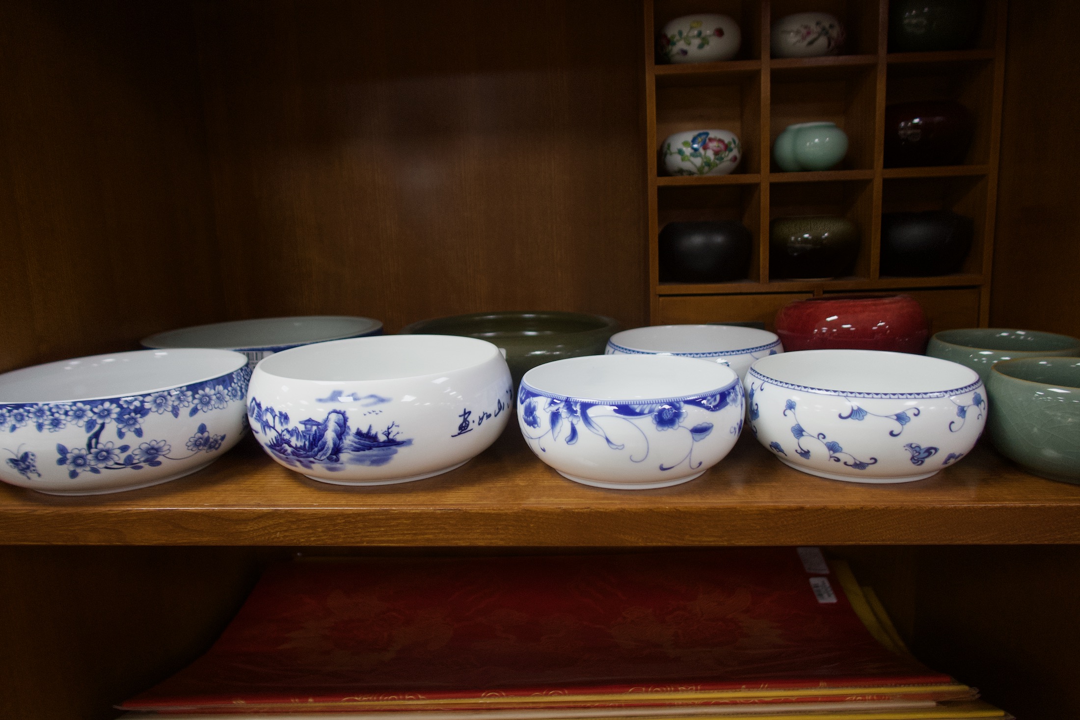 Chinese White Chinese bowls for cleaning brushes