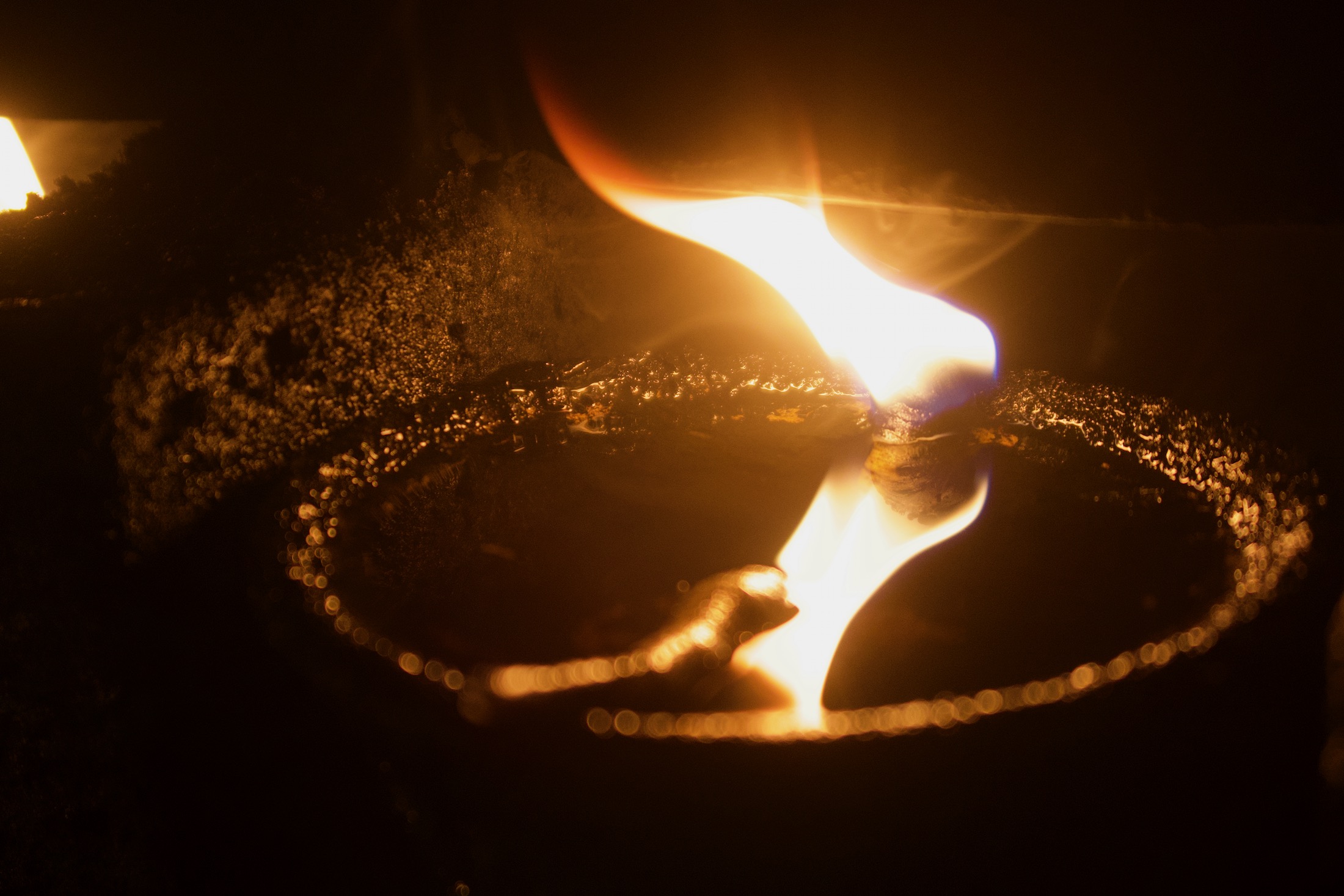Inkstick Burning oil in a lamp for stoot making.